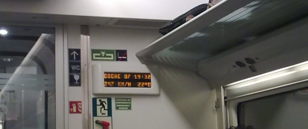 foto marcando 247 km/h del interior de un tren alvia