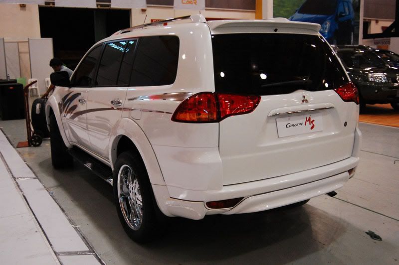 compare toyota fortuner mitsubishi montero #7